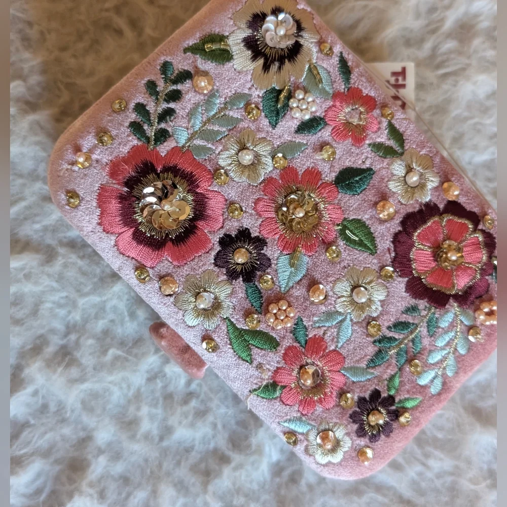 Floral Embroidered Card Holder in Pink